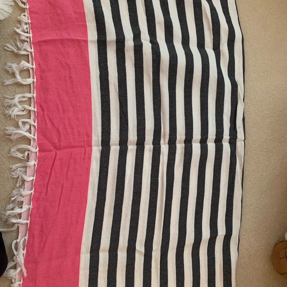 Victoria’s Secret blanket/throw - Picture 4 of 4